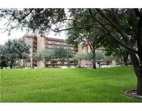 2 bedroom 2 bath Residential for sale at 3100 W Rolling Hills Cir # 101, Davie FL 33328