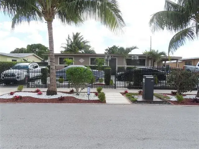 3 bedroom 1 bath Residential Lease for rent at 3760 NW 197th St # 1, Miami Gardens FL 33055