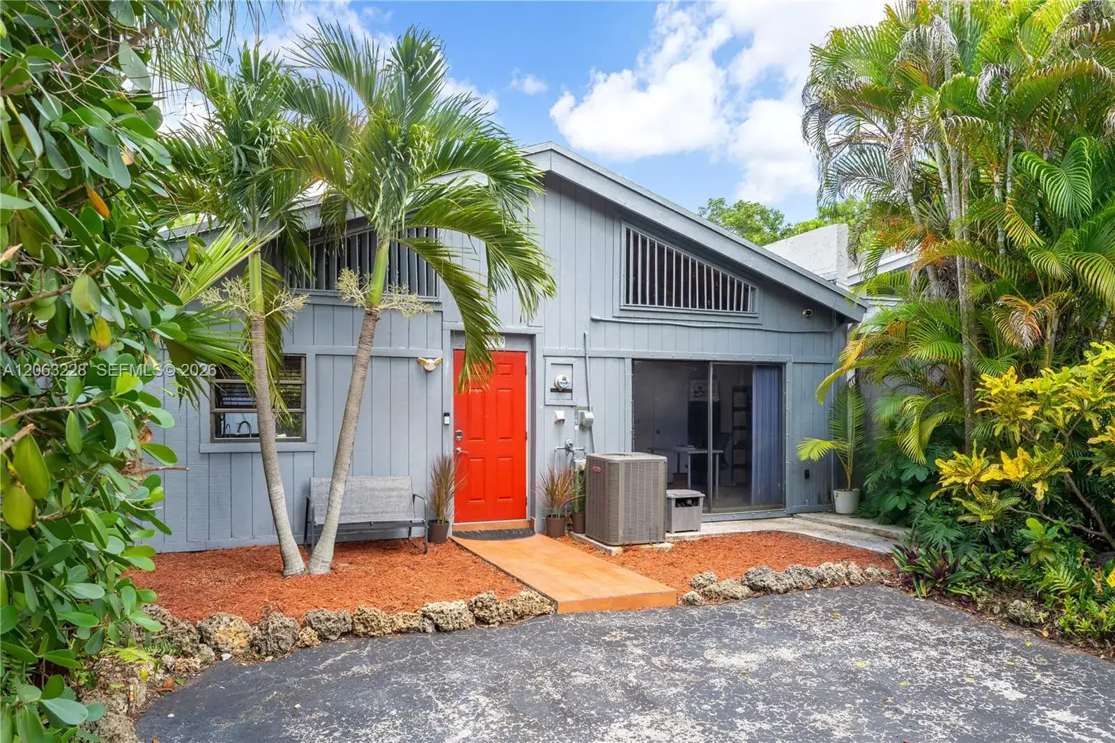 2 bedroom 2 bath Residential for sale at 11209 SW 114th Lane Circle, Miami FL 33176
