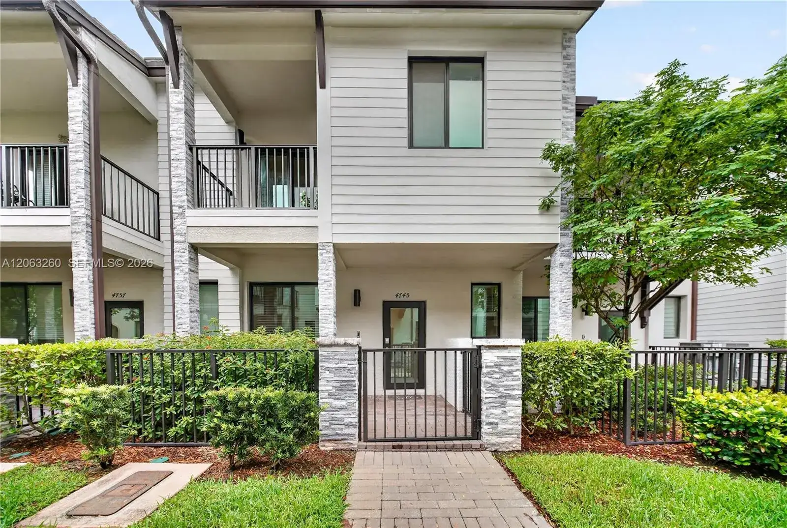 4 bedroom 2 bath Residential for sale at 4745 NW 83rd Pkwy, Doral FL 33166