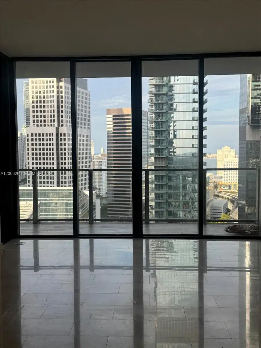2 bedroom 2 bath Residential Lease for rent at 88 SW 7th St # 2403, Miami FL 33130