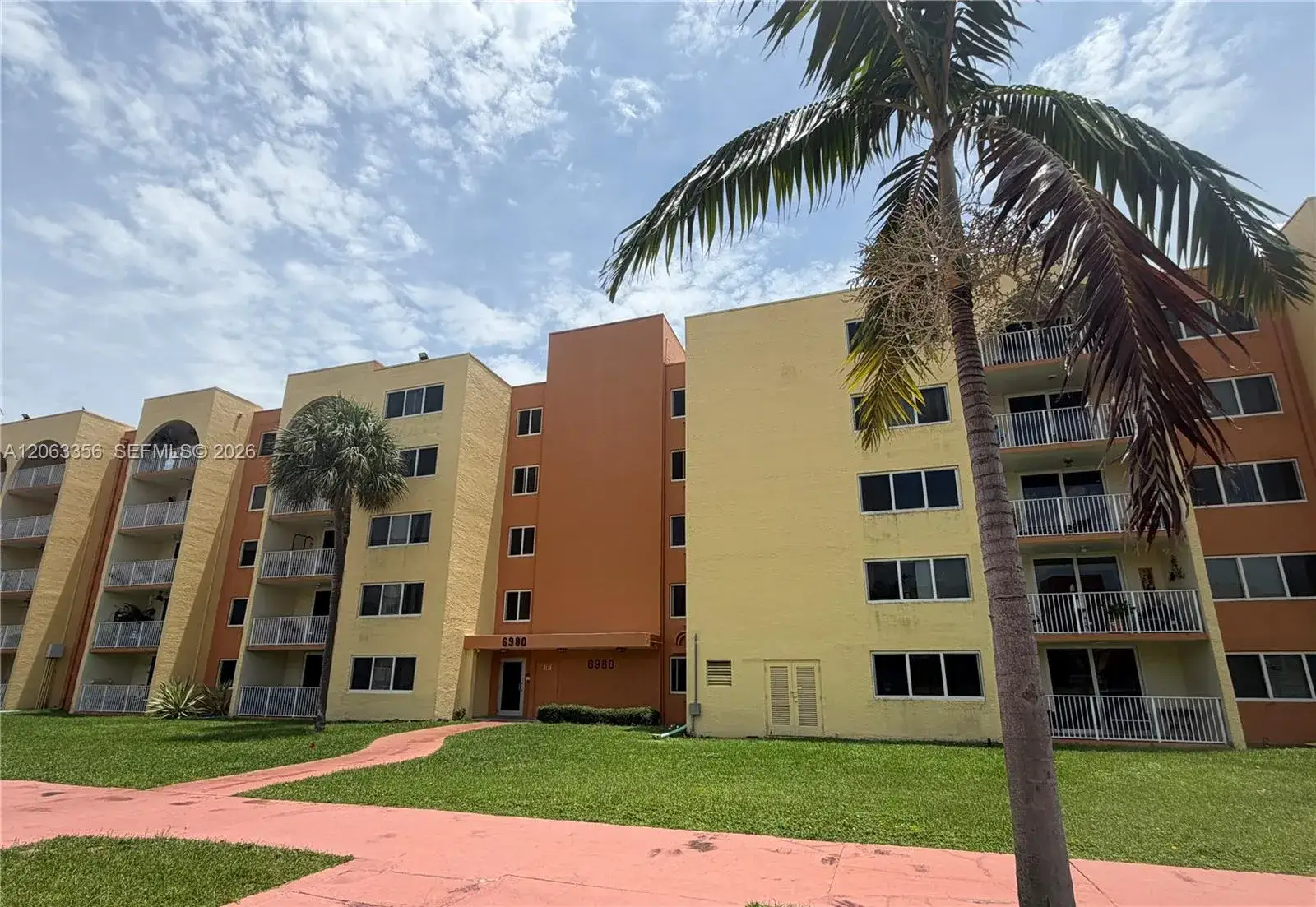 1 bedroom 1 bath Residential for sale at 6980 NW 186th St # 423A, Hialeah FL 33015