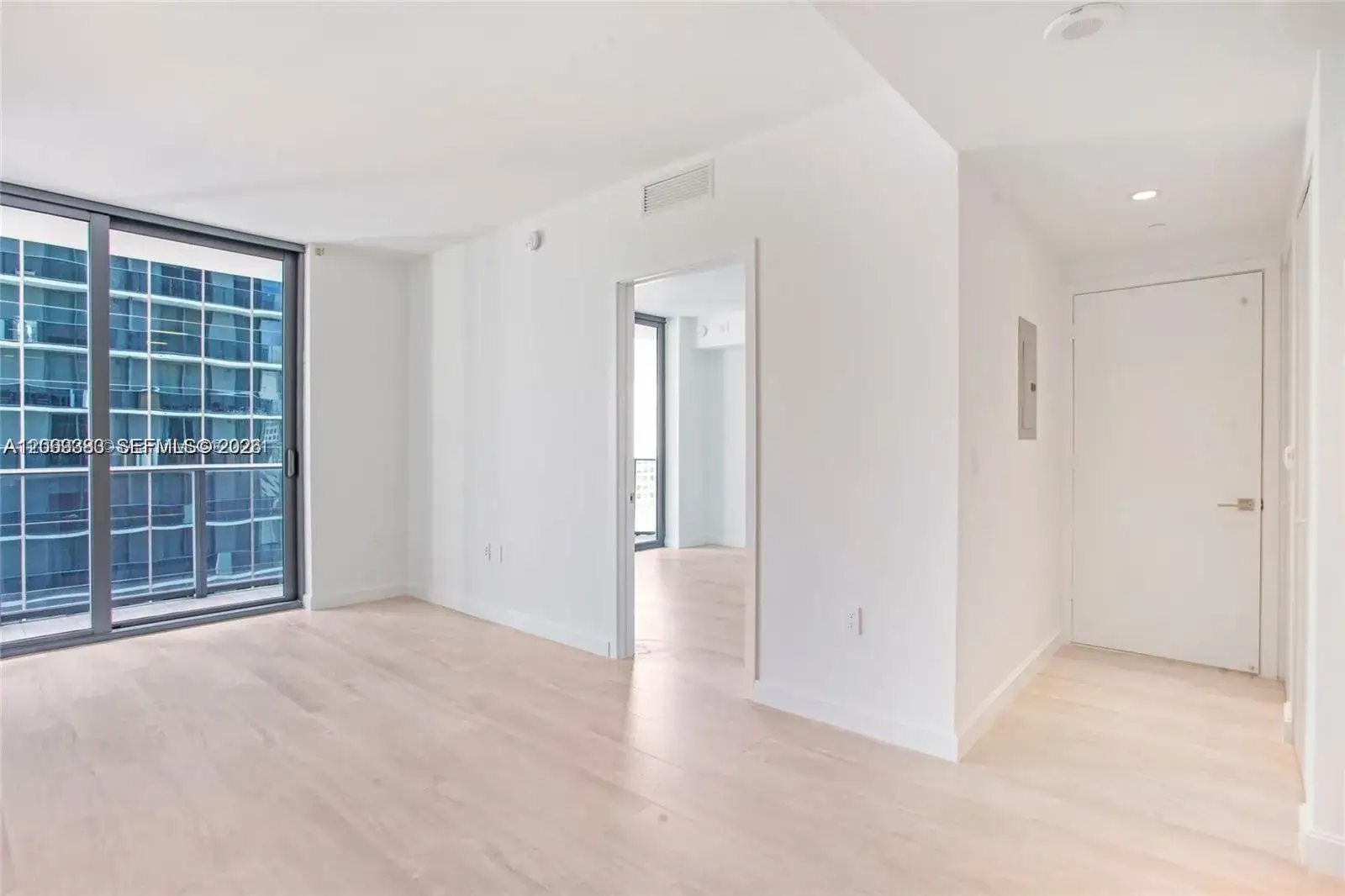 1 bedroom 1 bath Residential Lease for rent at 55 SW 9th St # 1907, Miami FL 33130