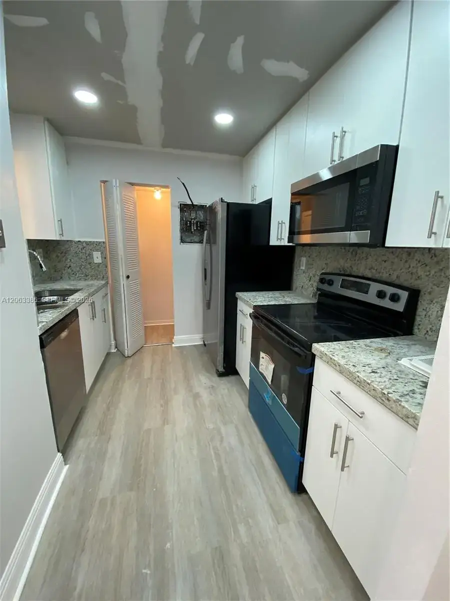 2 bedroom 1 bath Residential Lease for rent at 556 NW 114th Ave # 203, Sweetwater FL 33172