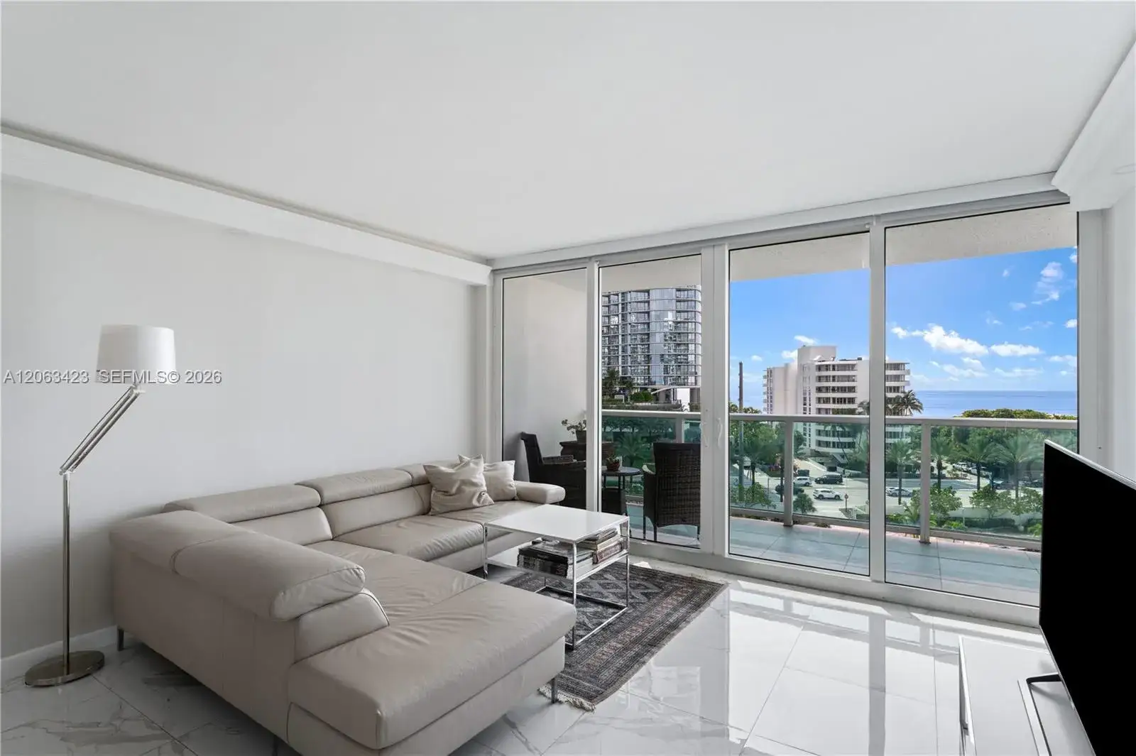 1 bedroom 1 bath Residential for sale at 100 Bayview Dr # 709, Sunny Isles Beach FL 33160