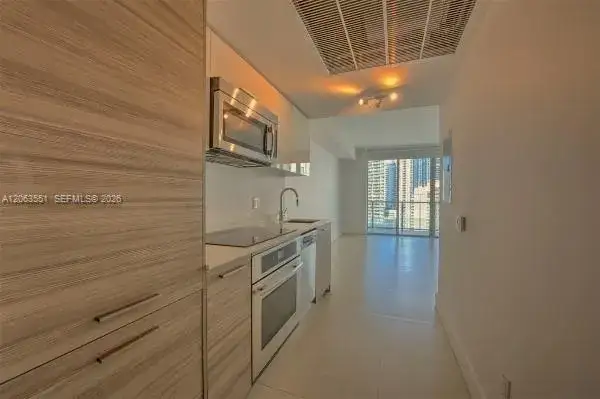 1 bath Residential Lease for rent at 1300 Brickell Bay Dr # 2313, Miami FL 33131