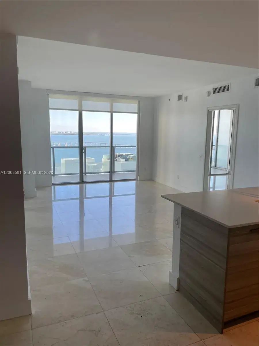 2 bedroom 2 bath Residential Lease for rent at 1300 Brickell Bay Dr # 3204, Miami FL 33131