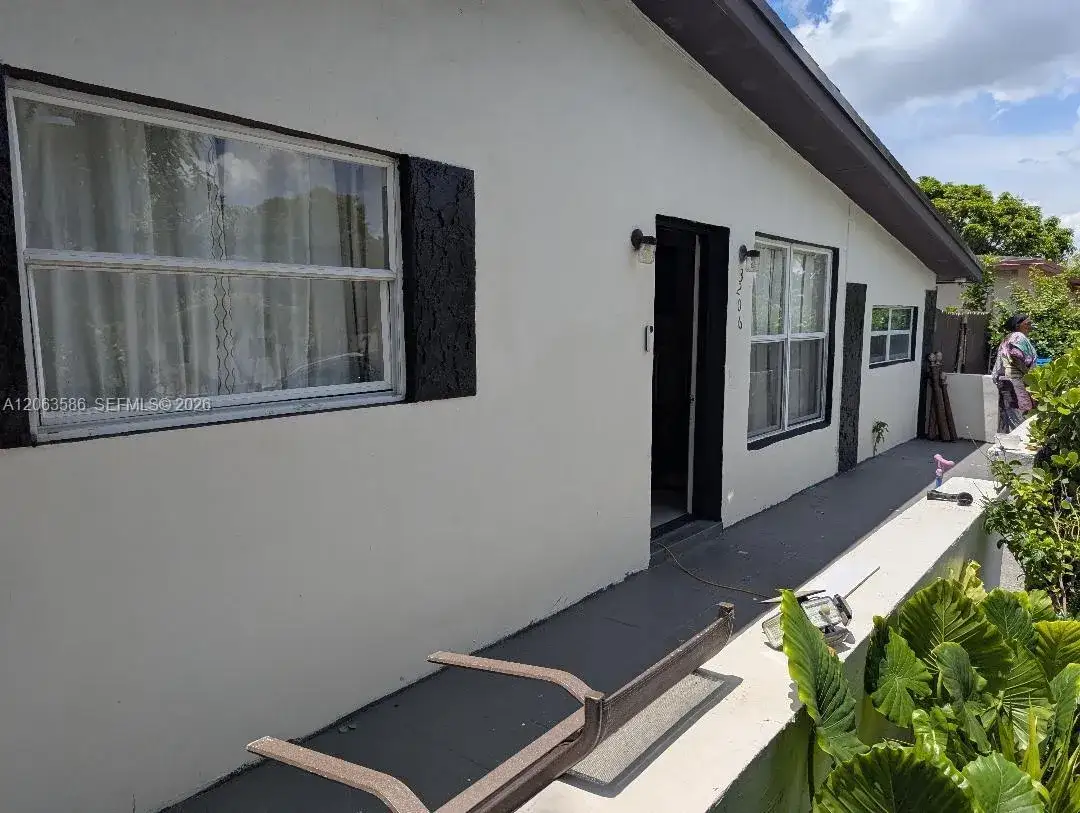 6 bedroom 4 bath Residential for sale at 3206 SW 47th Ave, West Park FL 33023