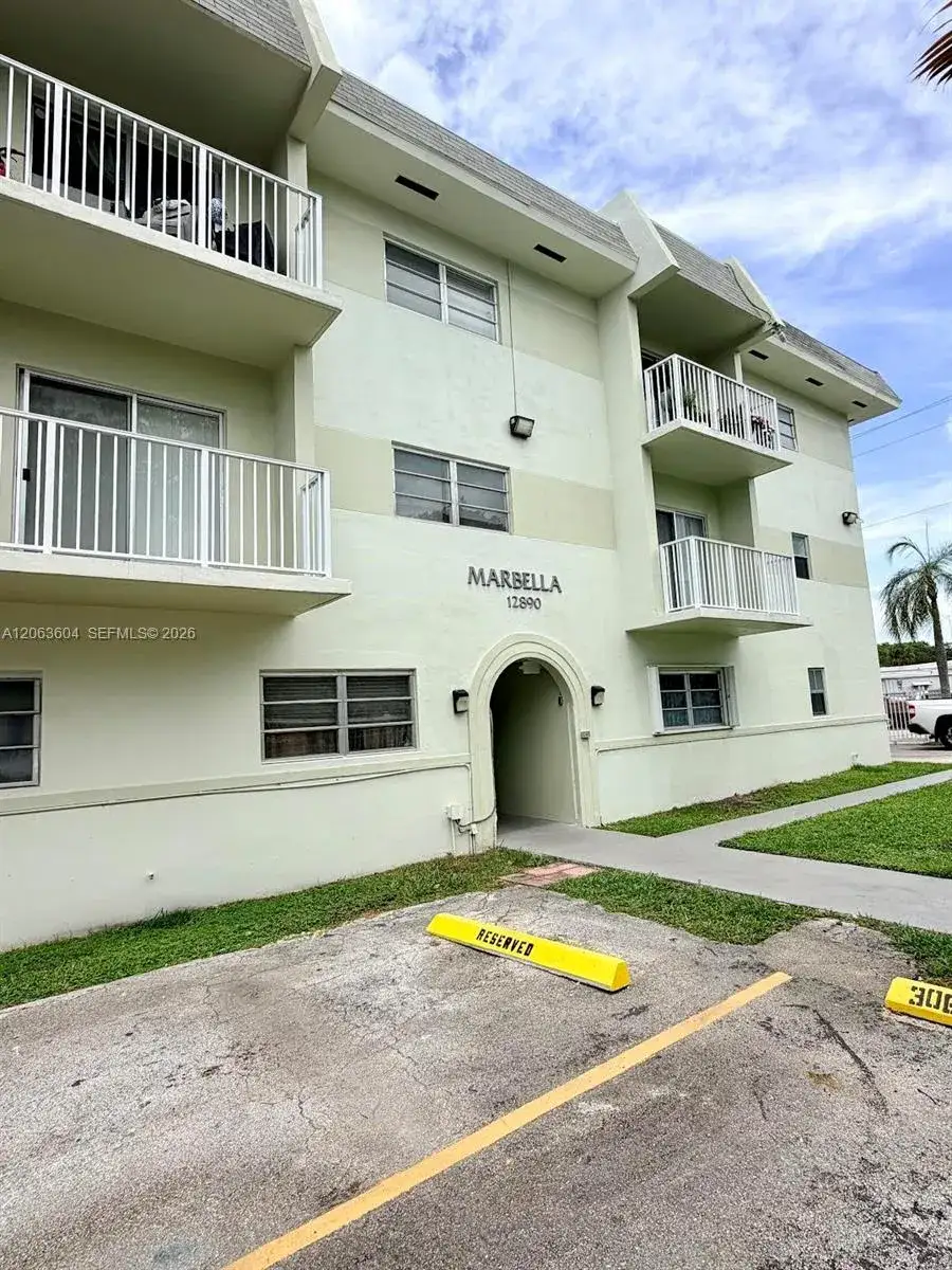 1 bath Residential Lease for rent at 12890 NE 8th Ave # 304, North Miami FL 33161