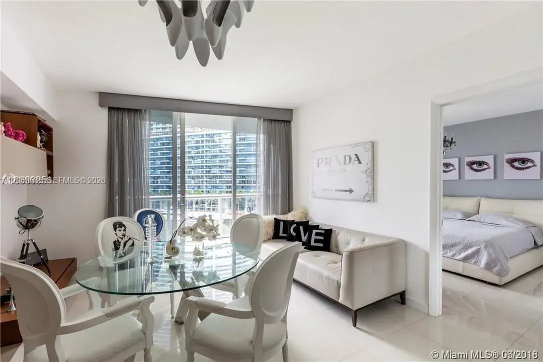 1 bedroom 1 bath Residential Lease for rent at 465 Brickell Ave # 604, Miami FL 33131