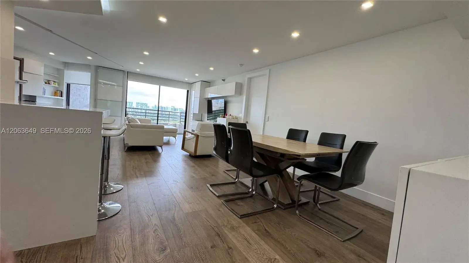 1 bedroom 2 bath Residential Lease for rent at 3300 NE 191st St # 1610, Aventura FL 33180