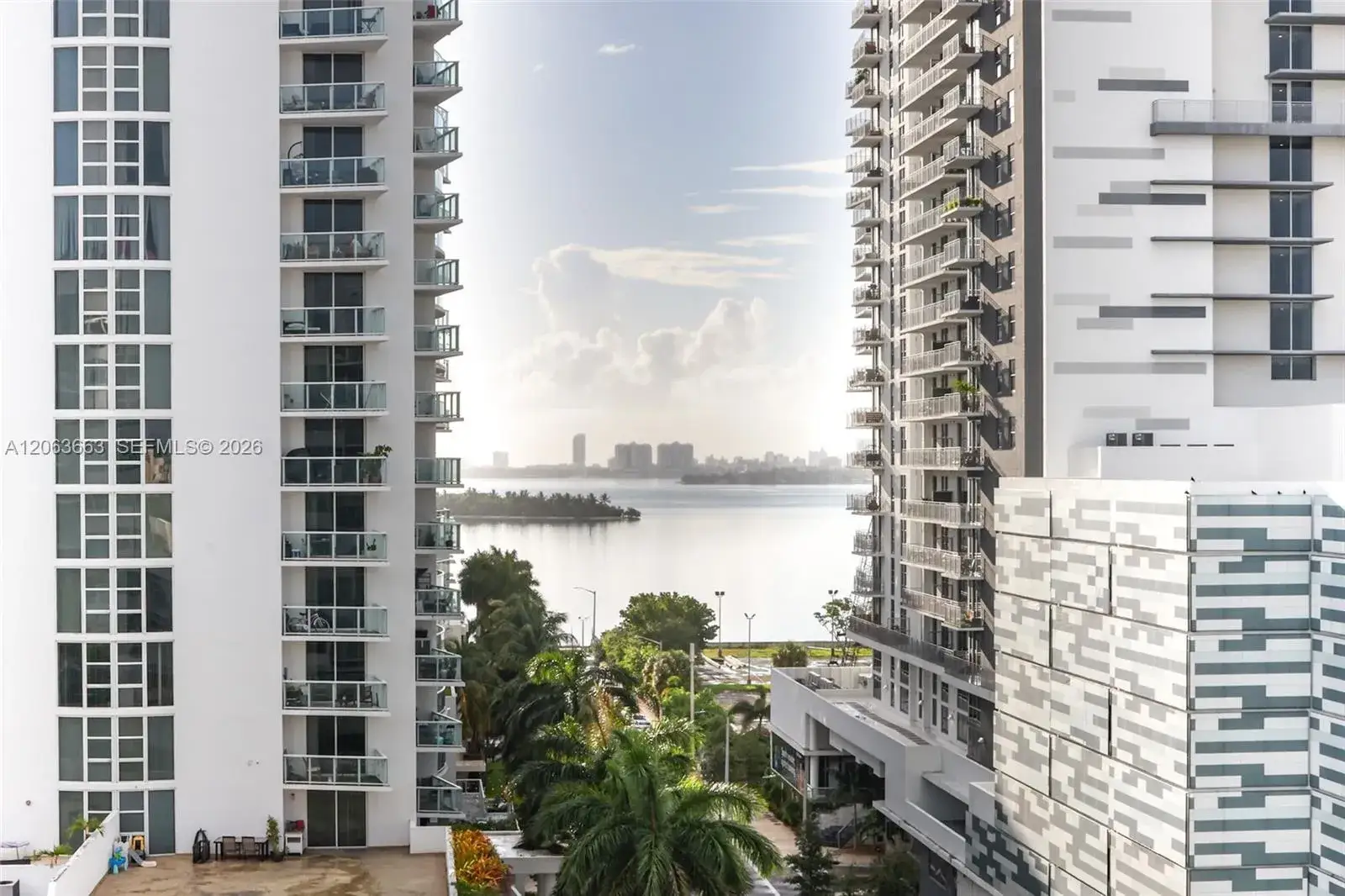 1 bedroom 1 bath Residential Lease for rent at 2200 NE 4th Ave # 802, Miami FL 33137