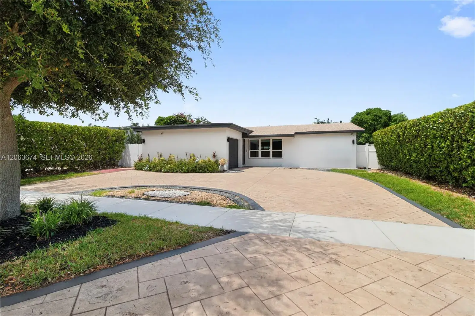 4 bedroom 2 bath Residential for sale at 1150 N Douglas Rd, Pembroke Pines FL 33024