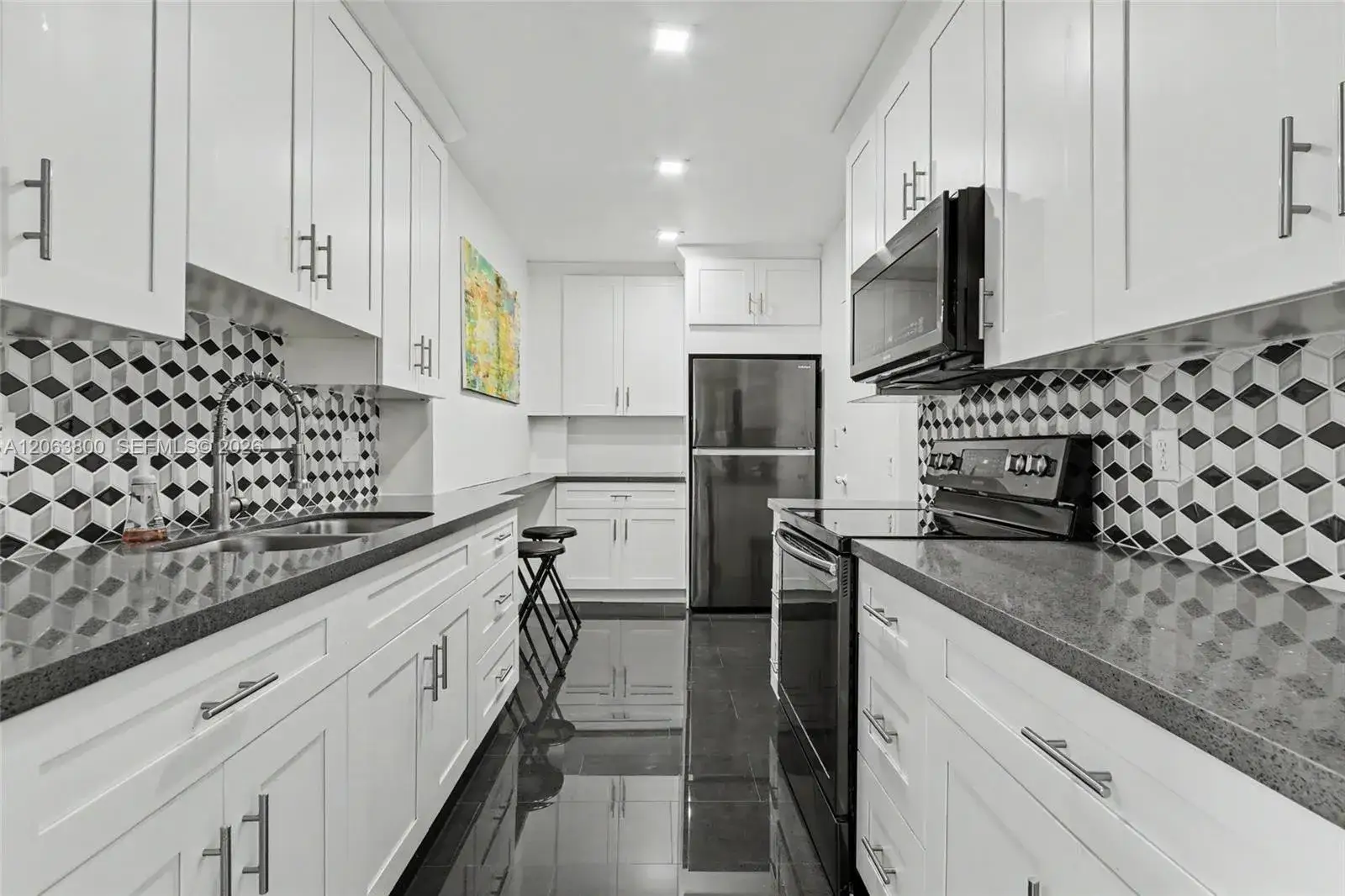 1 bedroom 1 bath Residential for sale at 4400 Hillcrest Dr # 1005A, Hollywood FL 33021