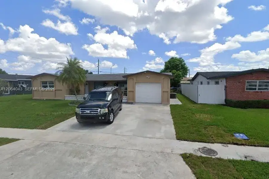 5 bedroom 3 bath Residential Lease for rent at 711 SW 64th Pkwy # 711, Pembroke Pines FL 33023