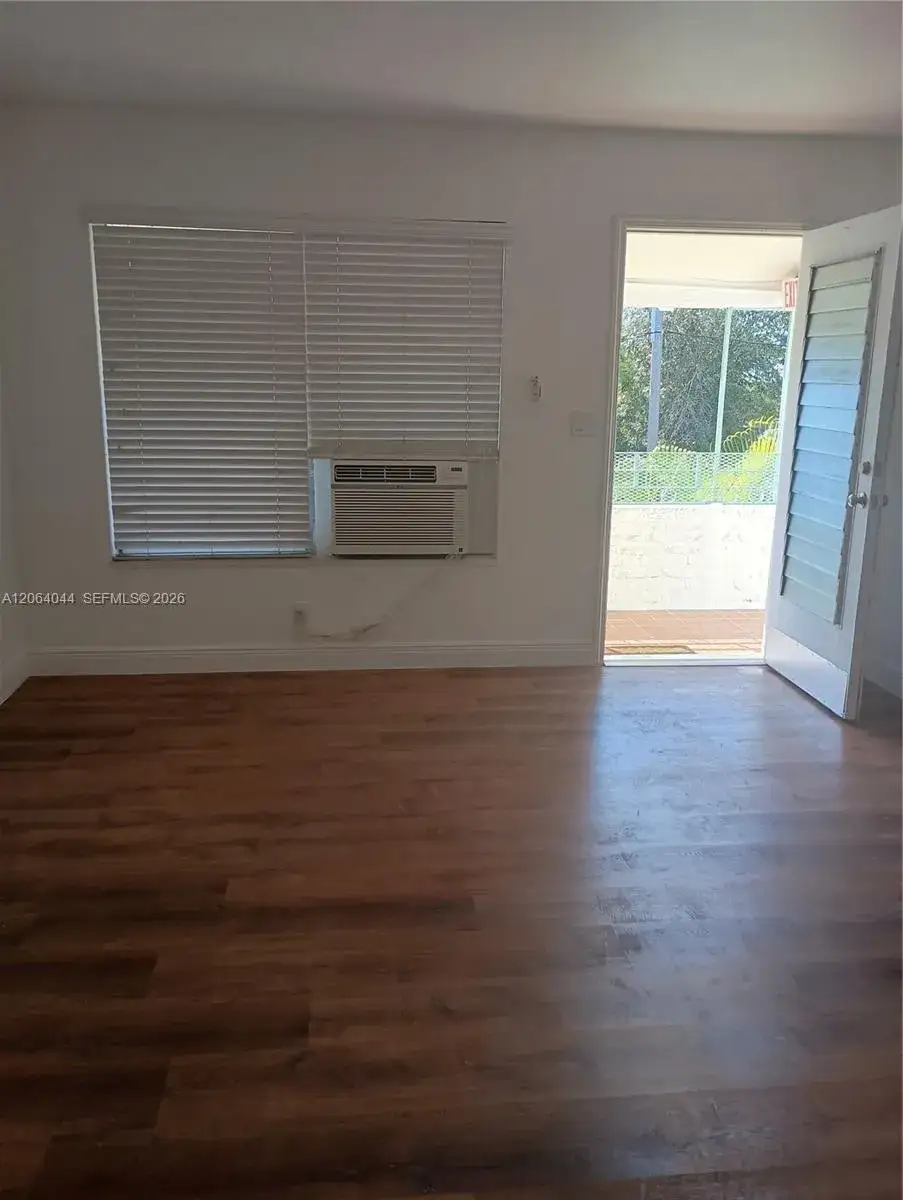 1 bedroom 1 bath Residential Lease for rent at 545 74 # 8, Miami Beach FL 33142