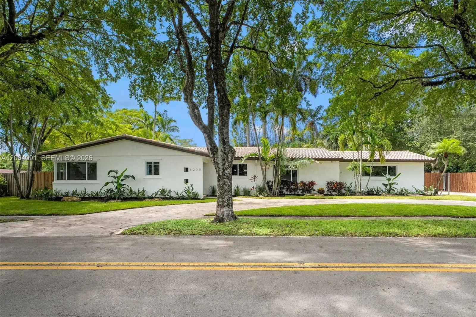 3 bedroom 2 bath Residential for sale at 6200 Pine Ter, Plantation FL 33317