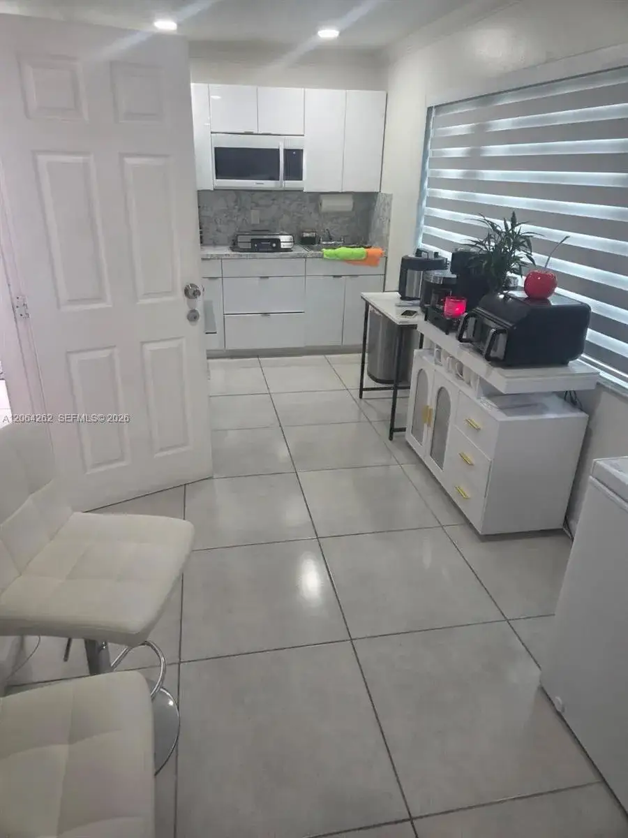 1 bedroom 1 bath Residential Lease for rent at 1235 SW 136th Pl # 0, Miami FL 33184