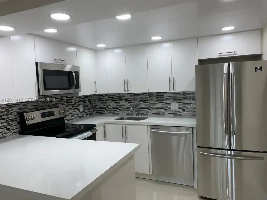1 bedroom 1 bath Residential Lease for rent at 8290 Lake Dr # 209, Doral FL 33166