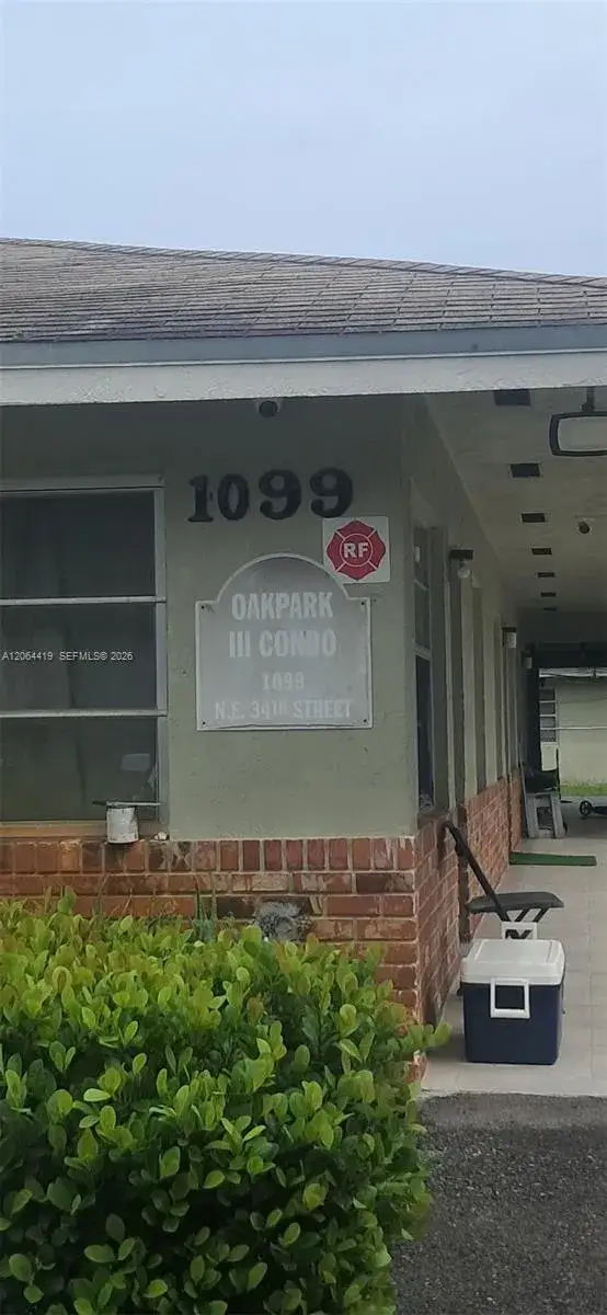 1 bedroom 1 bath Residential Lease for rent at 1098 NE 34th Ct # 4, Oakland Park FL 33334
