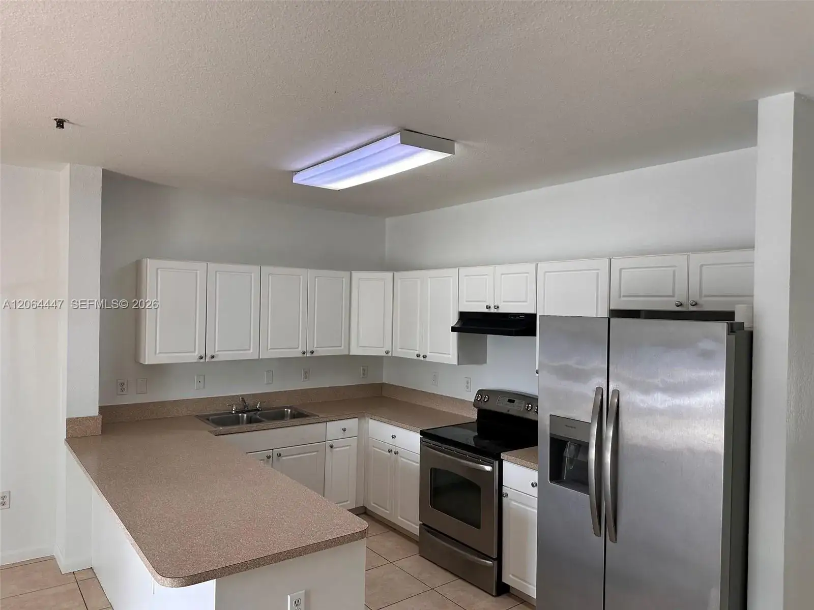 3 bedroom 2 bath Residential Lease for rent at 17350 NW 67th Ave # 205, Hialeah FL 33015