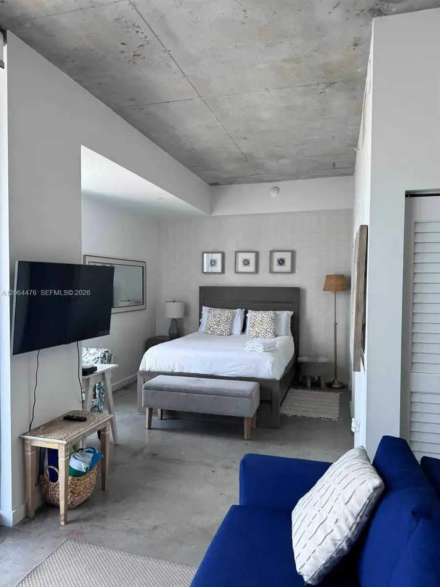 1 bedroom 1 bath Residential for sale at 151 SE 1 St # 2406, Miami FL 33131