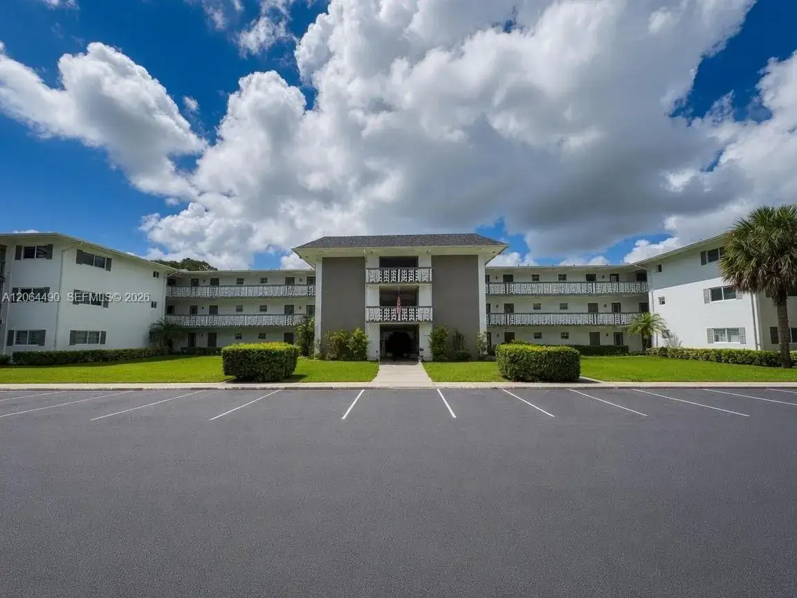 1 bedroom 1 bath Residential for sale at 1201 Hillcrest Ct # 205, Hollywood FL 33021