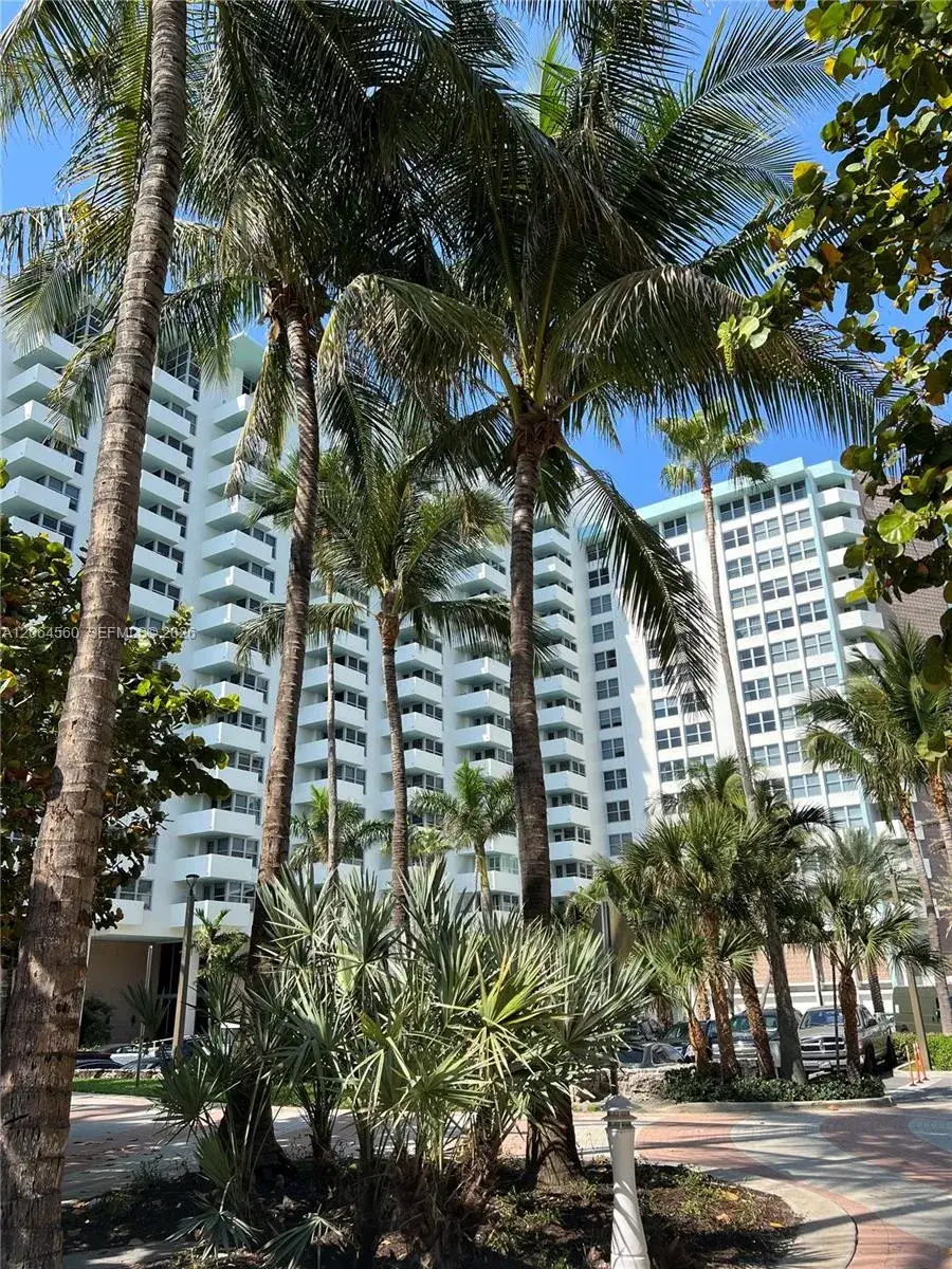 1 bath Residential Lease for rent at 2899 Collins Ave # 610, Miami Beach FL 33140