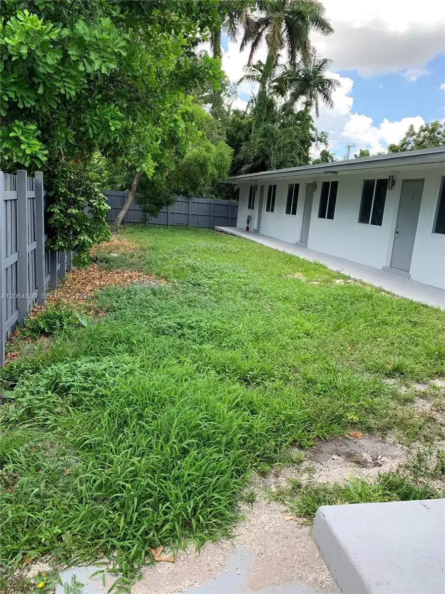 1 bedroom 1 bath Residential Lease for rent at 214 SE 8th St # 3, Hallandale Beach FL 33009
