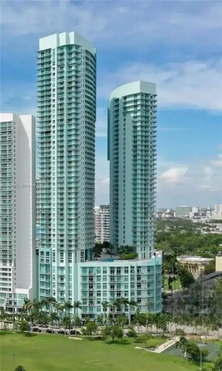 2 bedroom 2 bath Residential for sale at 1900 N Bayshore Dr # 512, Miami FL 33132