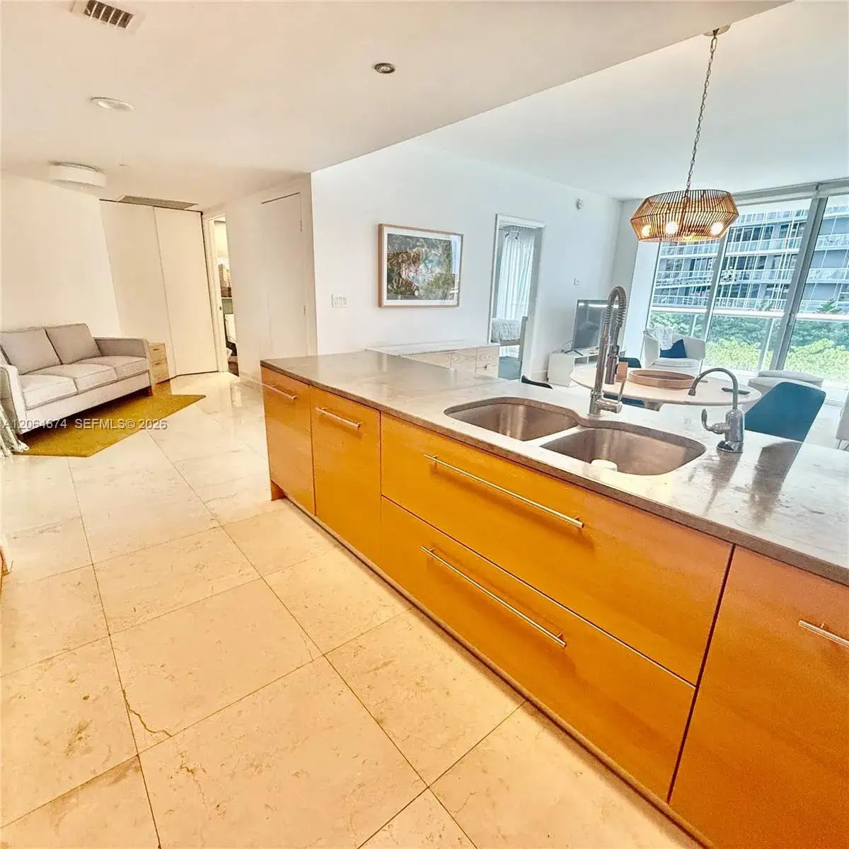 2 bedroom 2 bath Residential for sale at 475 Brickell Ave # 1609, Miami FL 33131