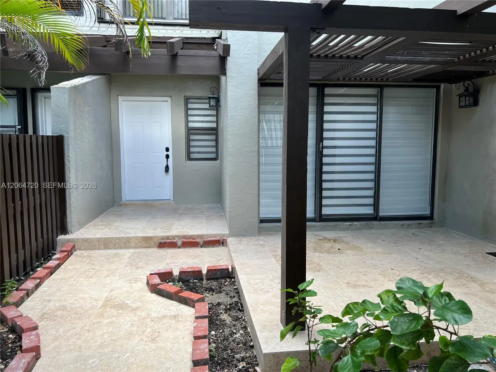2 bedroom 2 bath Residential Lease for rent at 9990 NW 9th St Cir # 102, Miami FL 33172