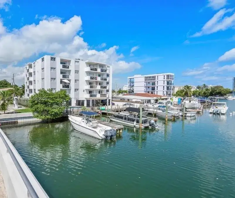 1 bedroom 1 bath Residential Lease for rent at 8101 Crespi Blvd # 403, Miami Beach FL 33141