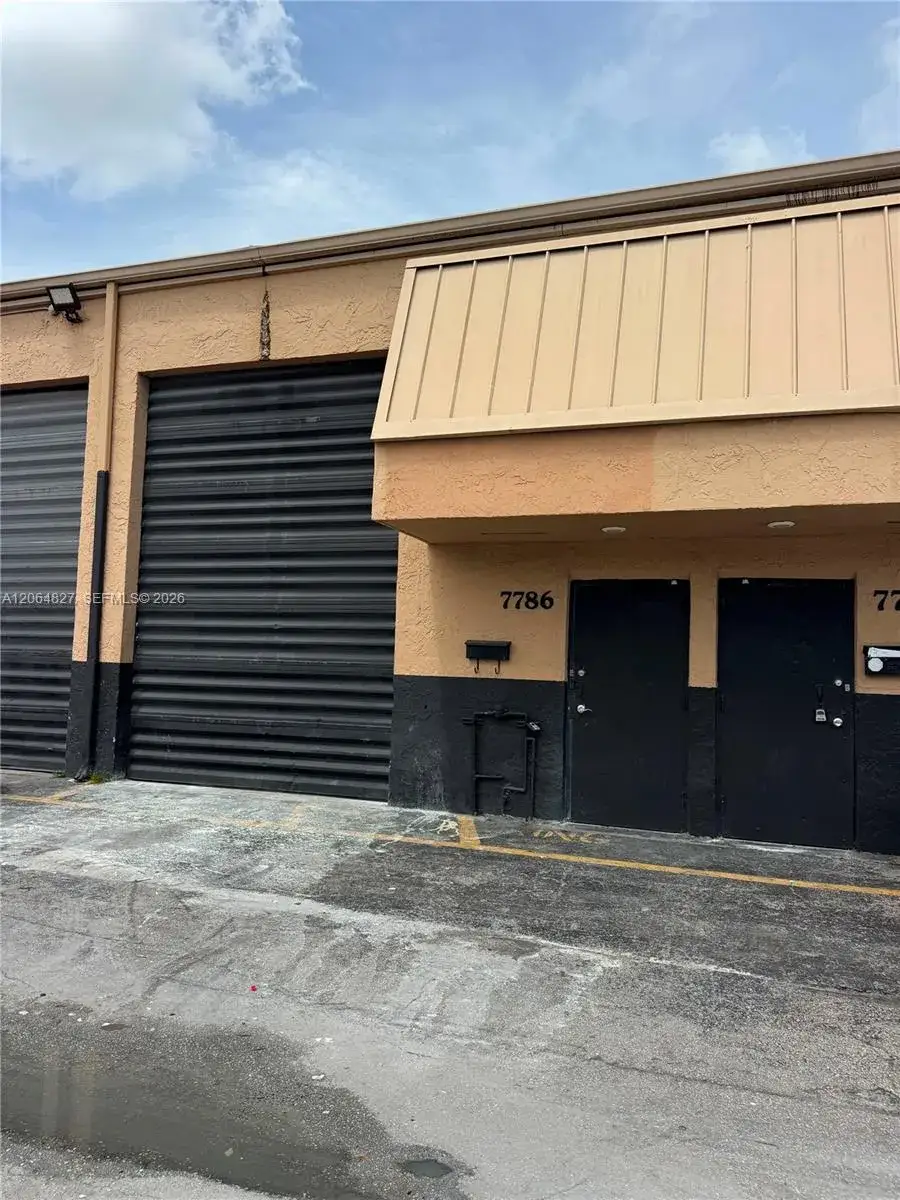 Commercial Sale for sale at 7786 NW 64th St, Miami FL 33166