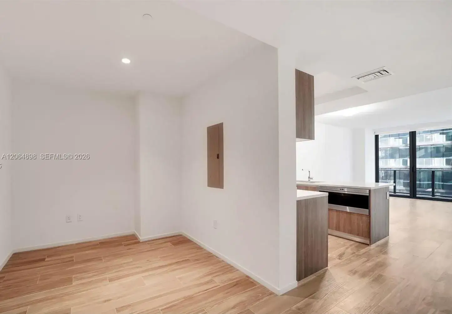 1 bedroom 2 bath Residential for sale at 801 S Miami Ave # 1807, Miami FL 33130