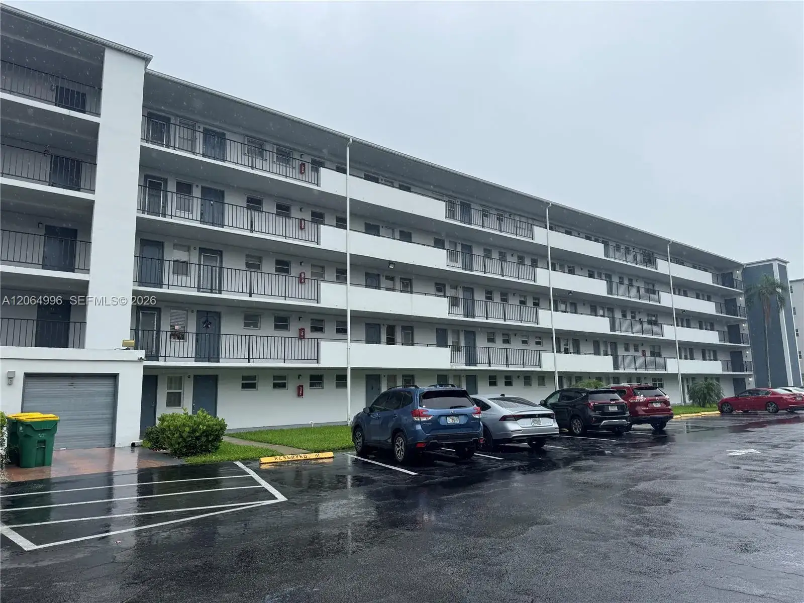 1 bedroom 1 bath Residential Lease for rent at 950 Hillcrest Dr # 411, Hollywood FL 33021