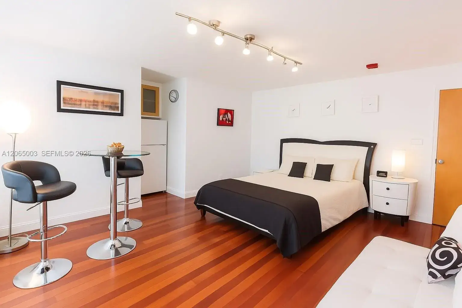 1 bath Residential Lease for rent at 420 15th St # 306, Miami Beach FL 33139