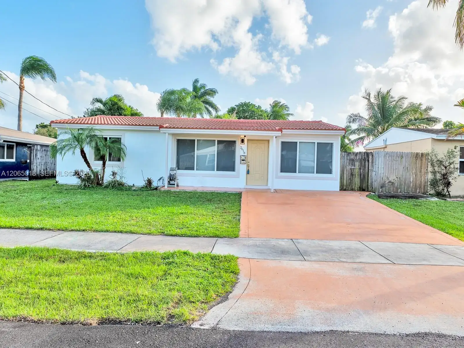 3 bedroom 2 bath Residential Lease for rent at 2618 Sherman St # 0, Hollywood FL 33020
