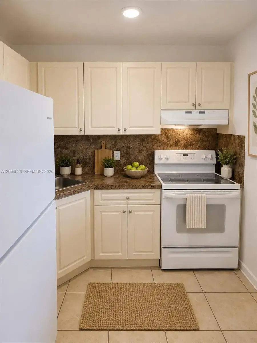 2 bedroom 1 bath Residential Lease for rent at 10900 SW 196th St # 420, Cutler Bay FL 33157