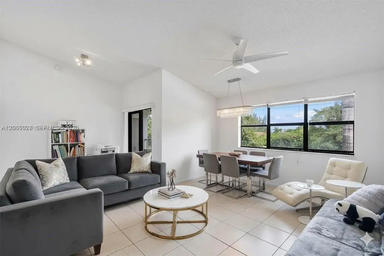 1 bedroom 1 bath Residential for sale at 610 S Park Rd # 1, Hollywood FL 33021