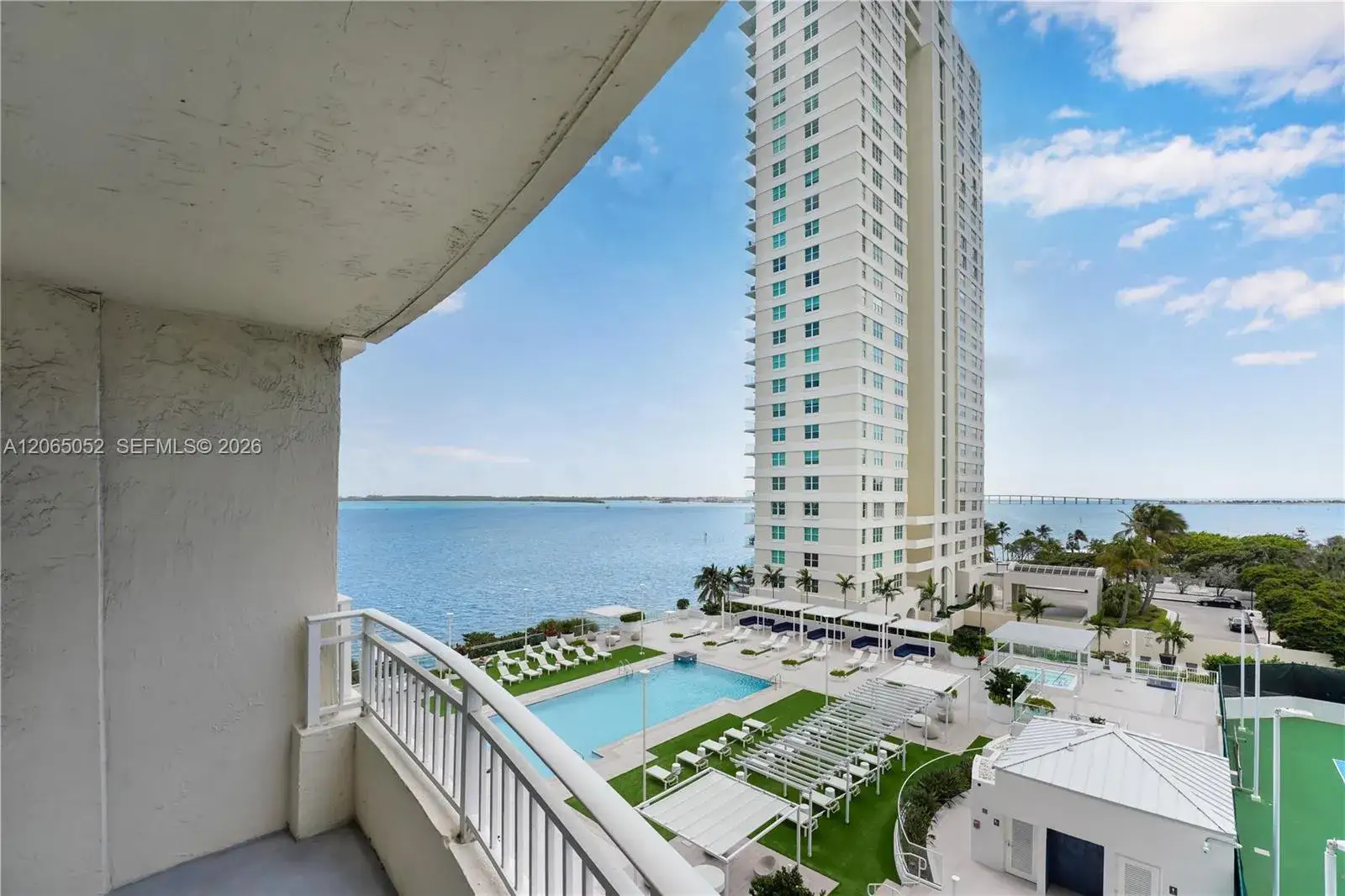 1 bedroom 1 bath Residential for sale at 770 Claughton Island Dr # 808, Miami FL 33131