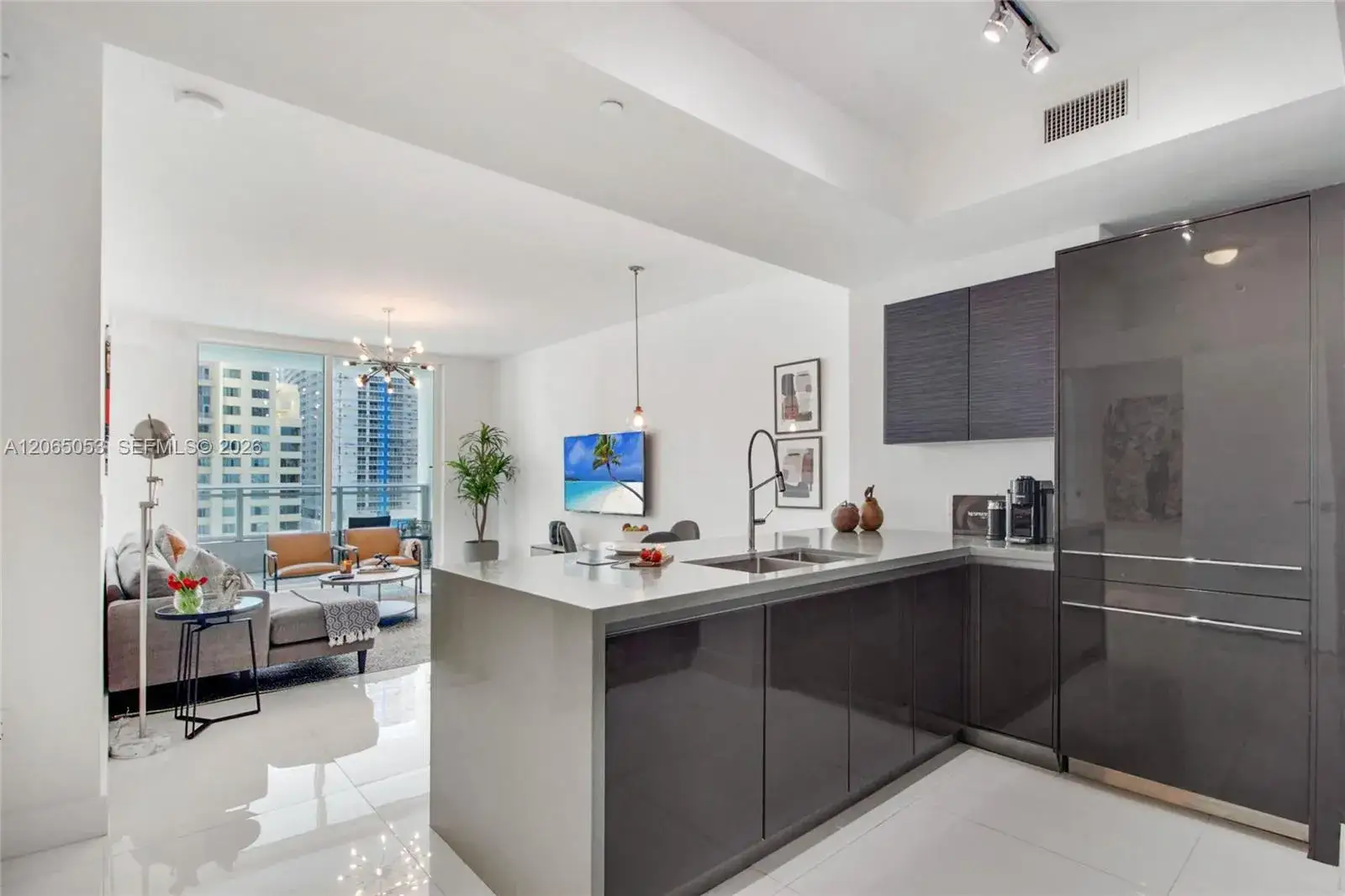 1 bedroom 1 bath Residential Lease for rent at 1080 Brickell Ave # 1504, Miami FL 33131