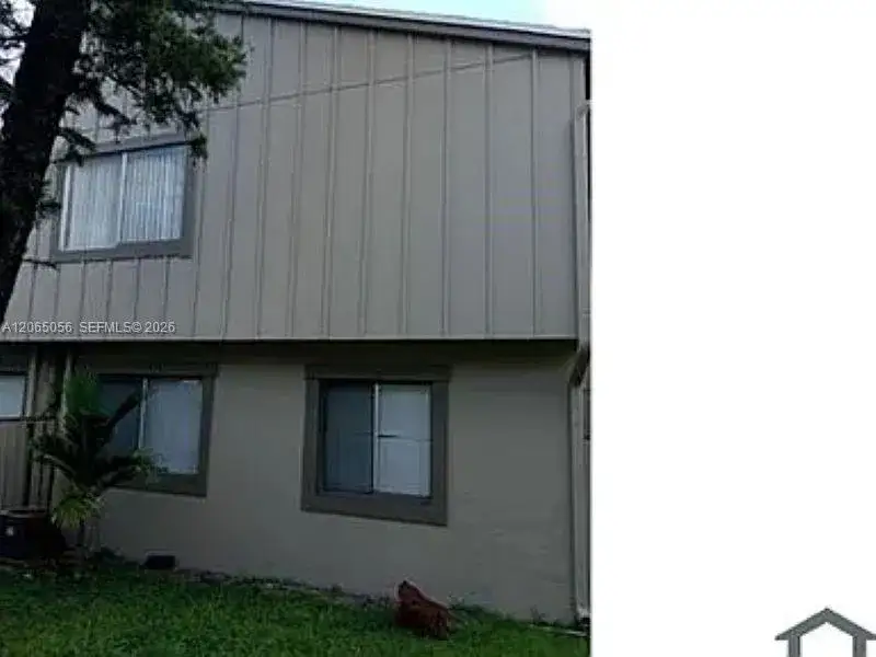 2219 NW 56th Ave # B, Lauderhill FL 33313