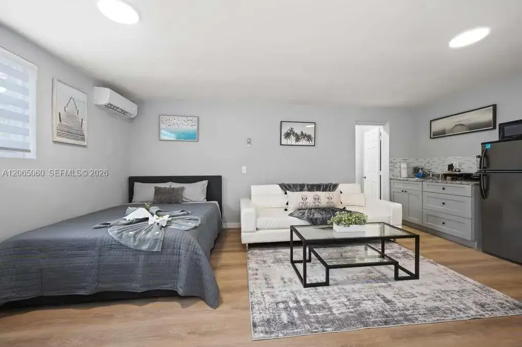 1 bath Residential Lease for rent at 213 Columbus Pkwy # 2, Hollywood FL 33021