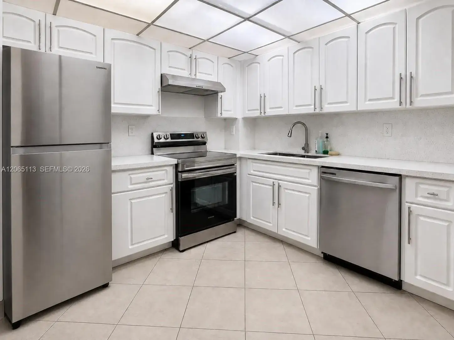 2 bedroom 2 bath Residential Lease for rent at 1621 Collins Ave # 402, Miami Beach FL 33139