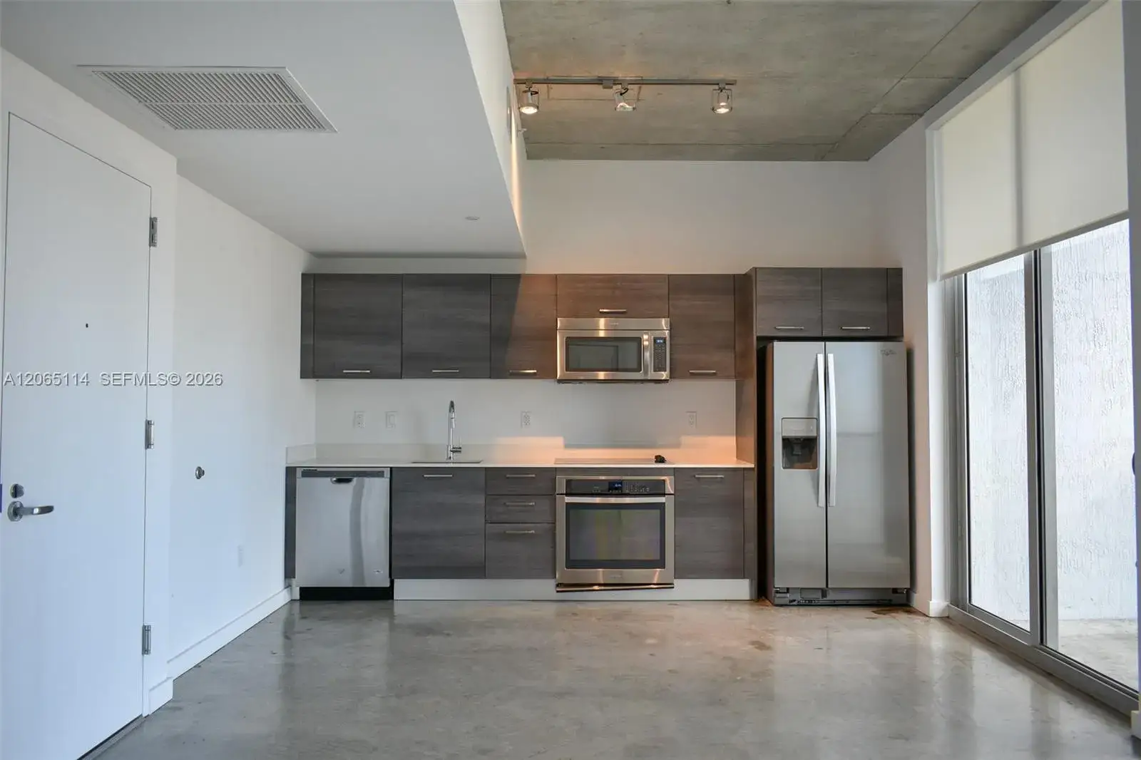1 bedroom 1 bath Residential Lease for rent at 151 SE 1st St # 2808, Miami FL 33131