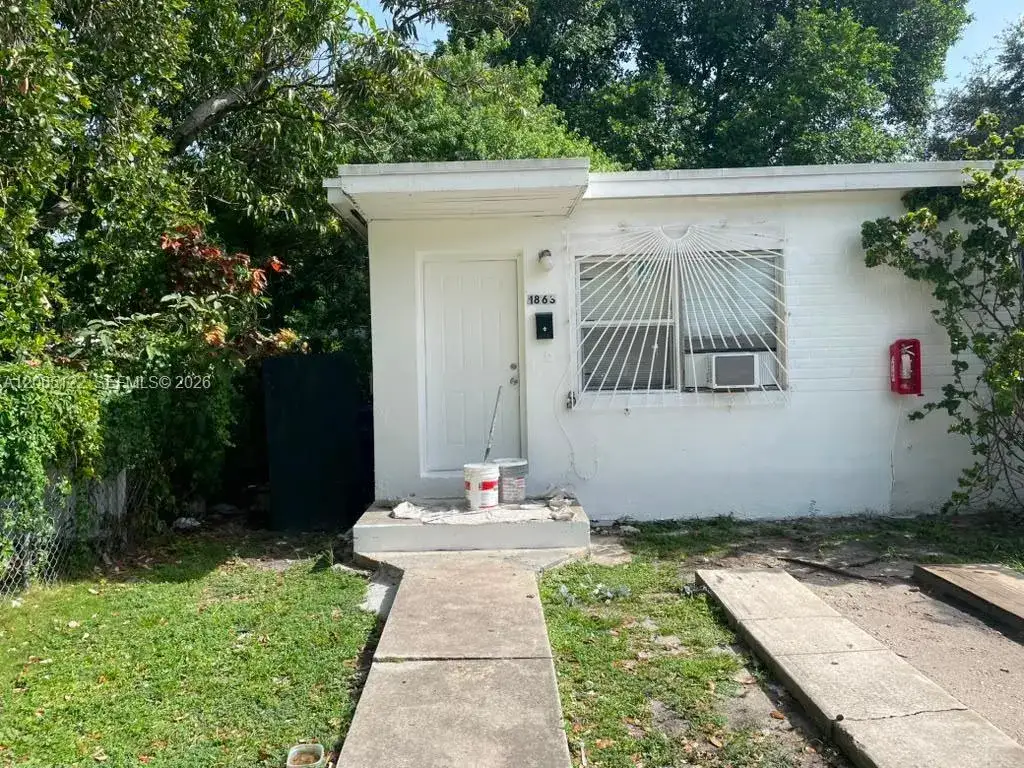 1861 NW 49th St, Miami FL 33142