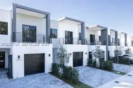 3 bedroom 3 bath Residential Lease for rent at 6860 SW 80th St # 6860, Miami FL 33143