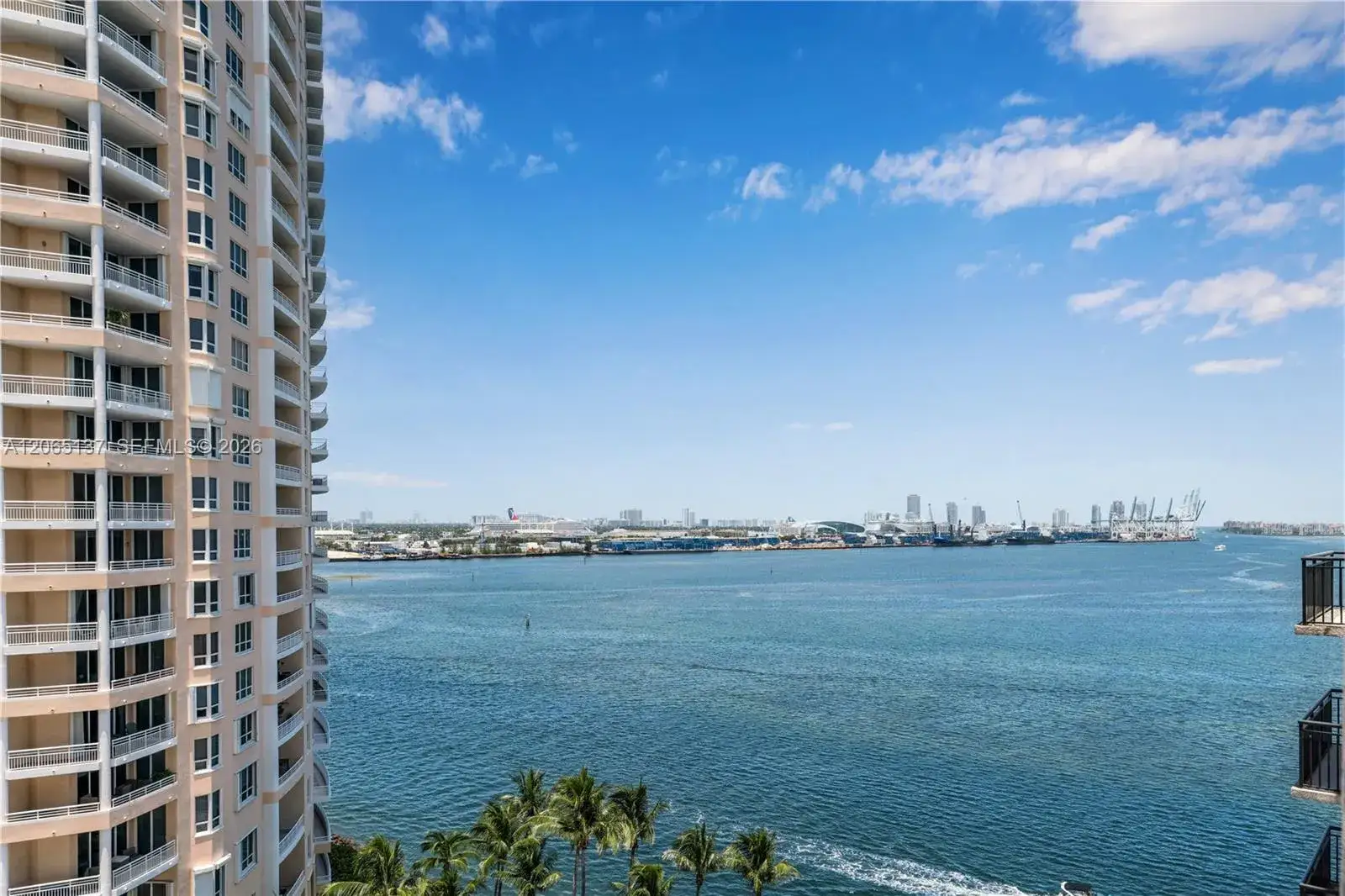1 bedroom 1 bath Residential Lease for rent at 540 Brickell Key Dr # 1422, Miami FL 33131