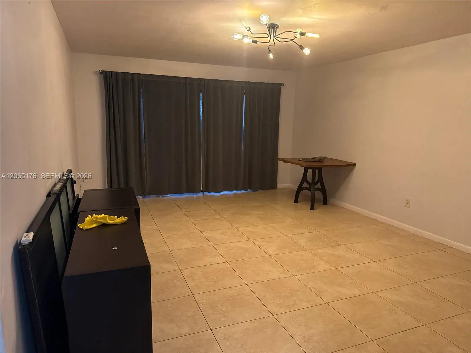 1 bedroom 1 bath Residential Lease for rent at 9301 SW 92nd Ave # A102, Miami FL 33176